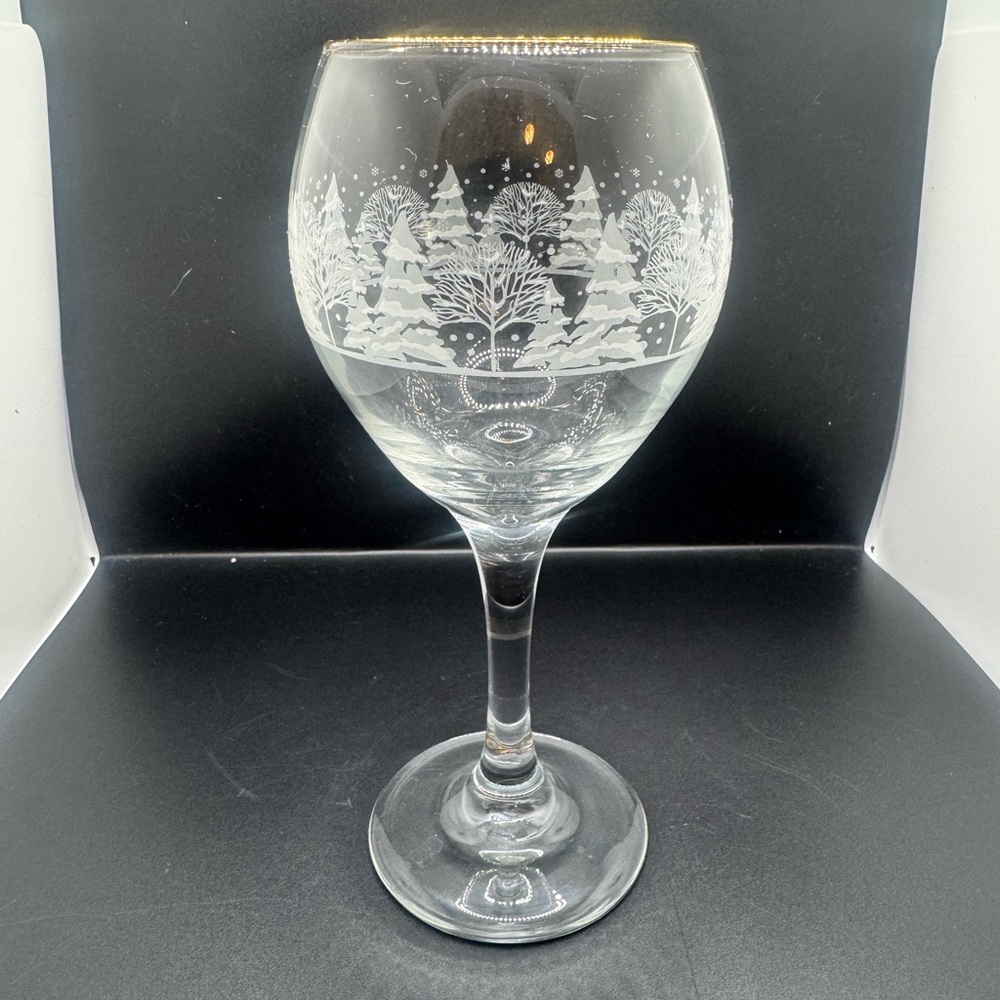 Arby's Etched Holiday Wine Goblet with Gold Rim Christmas glass ONE